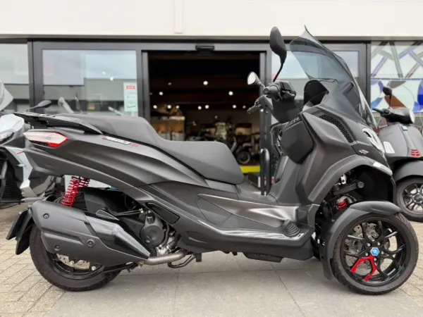 2024 Piaggio MP3 400cc Sport HPE - € 9.750 (1/1)