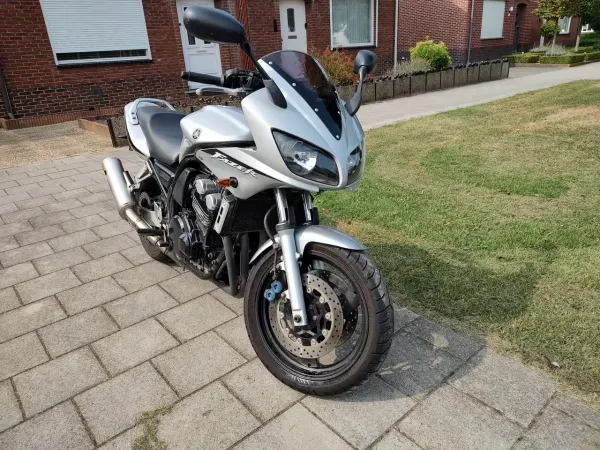 2002 Yamaha FZS 600 - €2,250 (1/1)