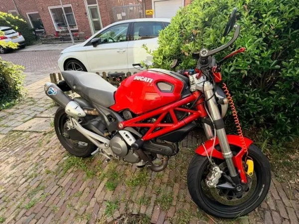 2008 Ducati Monster 696 uit 2008. Full Options - € 3.500 · Bieden (1/1)
