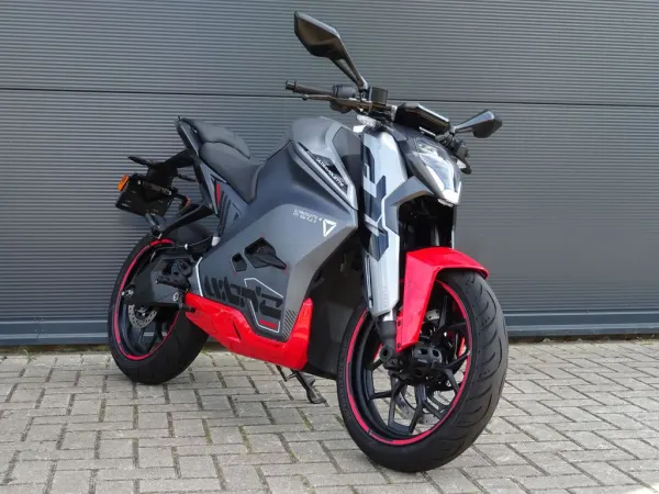 2025 Ultraviolette F 77 Mach 2 - €7,299 · Bidding (1/1)