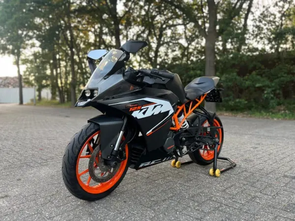 Bouwjaar onbekend KTM RC 125 - € 3.200 · Bieden (1/1)
