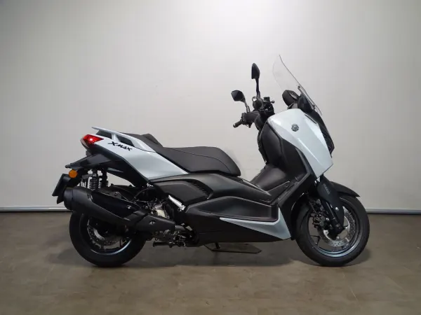 2025 Yamaha Xmax 300 Tech Max - €7,990 (1/1)