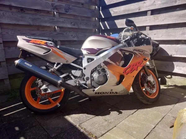 1994 Honda CBR 900 RR Fireblade SC28 Urban Tiger - €3,500 · Bidding (1/1)
