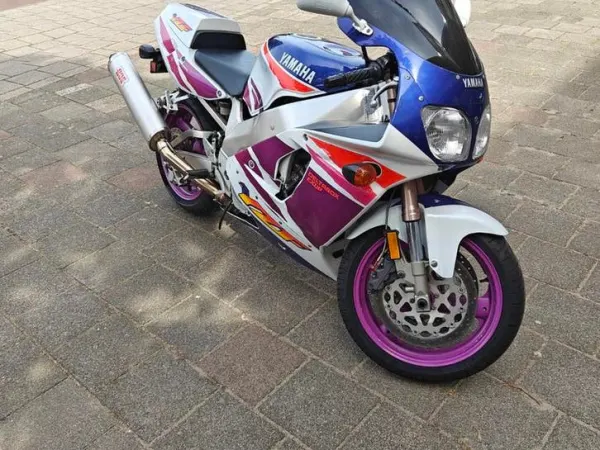 Bouwjaar onbekend Yamaha yzf 750 r - € 2.300 · Bieden (1/1)