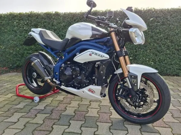 2014 Triumph Speed Triple 1050 - € 7.250 · Bieden (1/1)