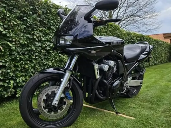 2001 Yamaha FZS 600 - €2,000 (1/1)