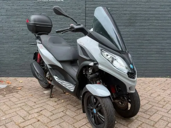 2021 Piaggio MP3 300 HPE (bj 2021) - €4,999 · Bidding (1/1)