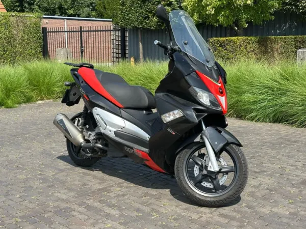 2012 Aprilia SR Max 300 - € 2.900 · Bieden (1/1)
