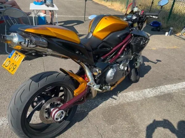2006 Benelli Cafe Racer - €5,000 · Bidding (1/1)