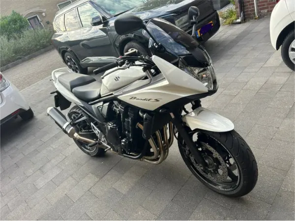 2011 Suzuki Bandit 650 - € 3.950 · Bieden (1/1)