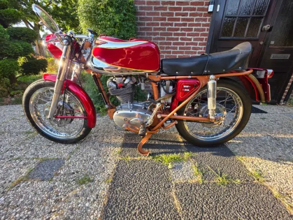 Bouwjaar onbekend Ducati Elite 200 - € 8.950 · Bieden (1/1)