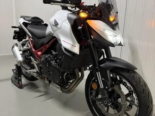 2025 Honda CB 750 Hornet - € 8.299 · Bieden (1/1)