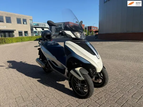 2011 Piaggio Scooter 300 cc MP3 Yourban +31623015041 - € 2.350 (1/1)