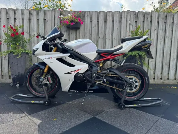 2011 Triumph Daytona 675 - €6,650 · Bidding (1/1)