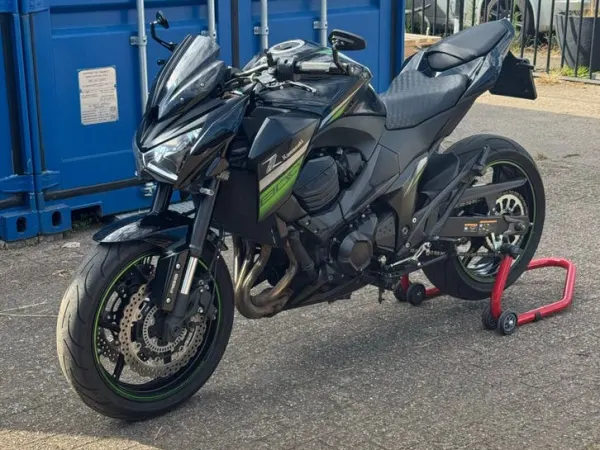 2017 Kawasaki Z800 ABS-Naked Bike met Akrapovic Uitlaat - €6,399 · Bidding (1/1)