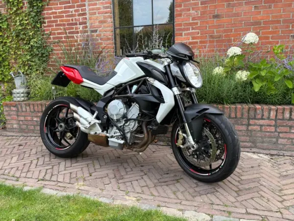 2016 MV Agusta Brutale 800 - € 8.450 · Bieden (1/1)