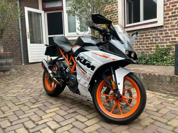 2017 KTM rc 390 2017 - € 3.700 · Bieden (1/1)
