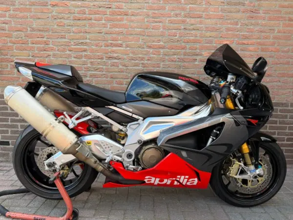 2009 Aprilia RSV 1000 R - €7,000 (1/1)