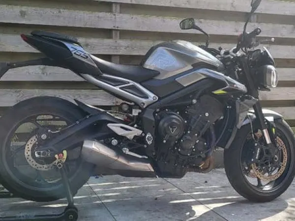 2023 Triumph Street Triple 765R uit 2023 te koop! - € 7.999 · Bieden (1/1)