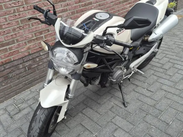 Year unknown Ducati Monster 696 - €3,750 · Bidding (1/1)