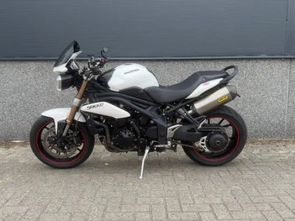 2011 Triumph Speed Triple 1050 - € 5.250 · Bieden (1/1)