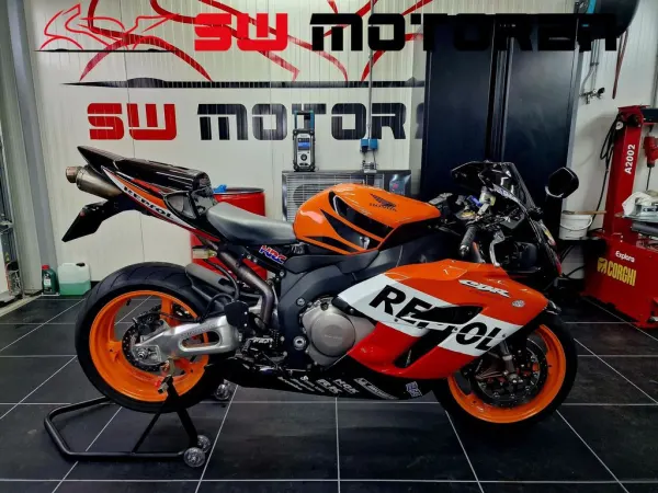 2004 Honda CBR 1000 RR Fireblade - €7,550 (1/1)