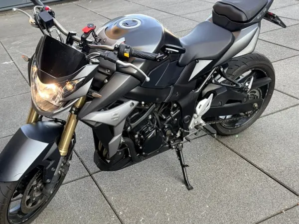 Bouwjaar onbekend Suzuki GSR 750 - € 5.850 · Bieden (1/1)