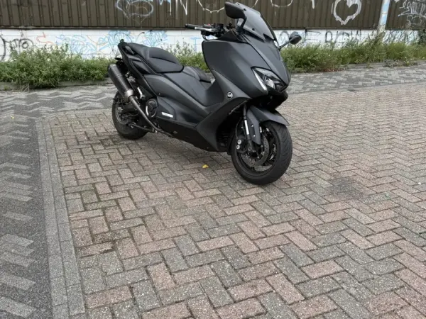 2022 Yamaha Tmax 560 - € 11.000 (1/1)