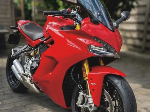 2019 Ducati SuperSport S 14.100 km Öhlins Riemen Gedaan €9.999 - €9,999 · Bidding (1/1)