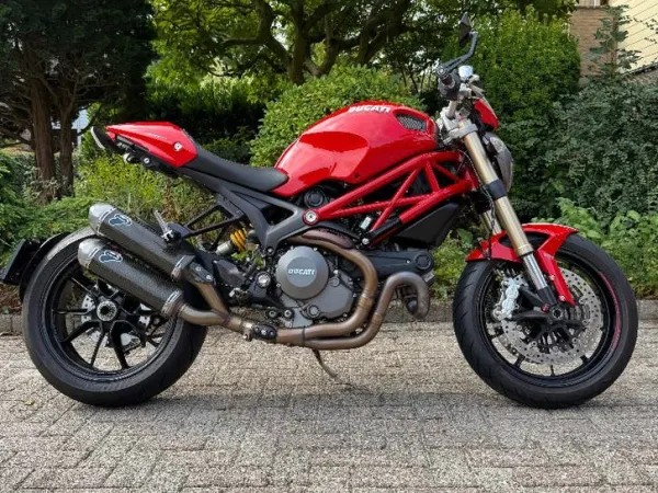 2011 Ducati Monster 1100 - €6,750 · Bidding (1/1)