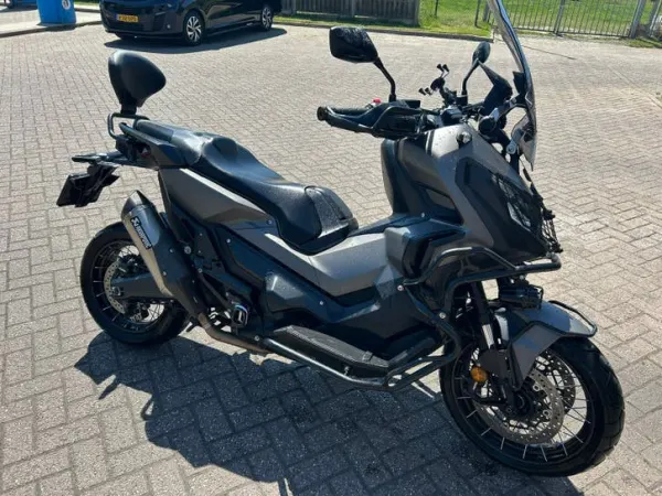 Year unknown Honda Xadv 750 bwj 2020 KLMs 17500 - €8,900 · Bidding (1/1)
