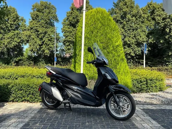 2025 Piaggio Beverly 400 - Reserved (1/1)