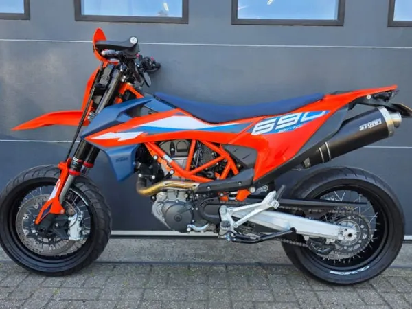 2024 KTM 690 SMC R 2024 5500KM! 80PK - €9,950 · Bidding (1/1)