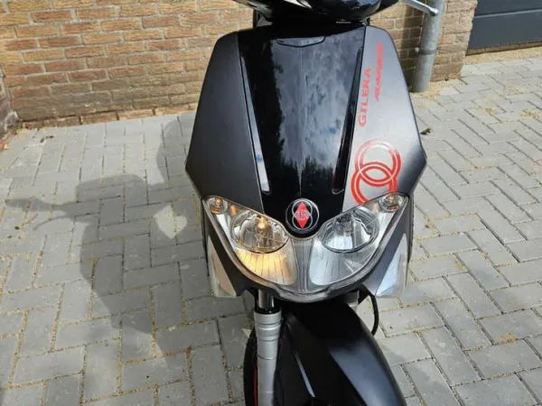 2006 Gilera Runner RST 200cc Duitse Papieren - € 1.900 · Bieden (1/1)