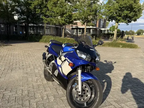 2002 Yamaha YZF-R6 - €2,800 (1/1)