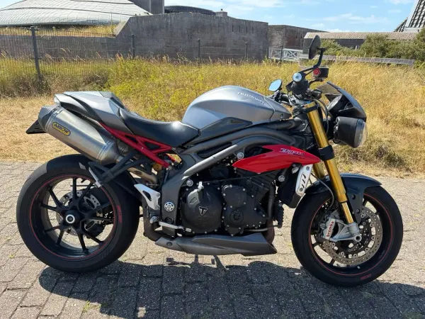 2016 Triumph Speed Triple R - € 7.000 (1/1)