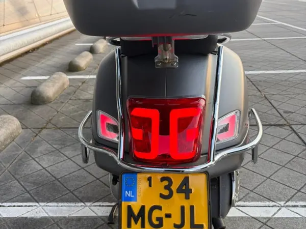 2019 Vespa GTS 300 SuperSport met Veel opties!!! - € 4.750 · Bieden (1/1)