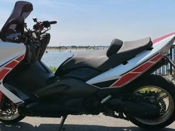 2012 Yamaha Tmax 500 - € 3.949 · Bieden (1/1)