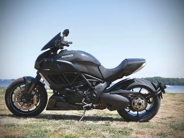 2011 Ducati Diavel - € 10.000 · Bieden (1/1)