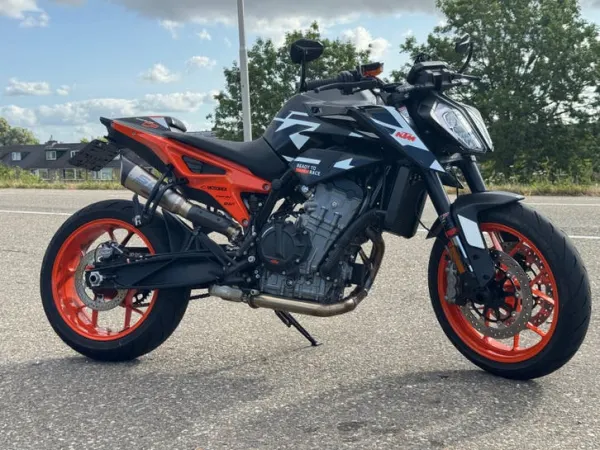 2023 KTM 890 Duke GP - € 9.000 · Bieden (1/1)
