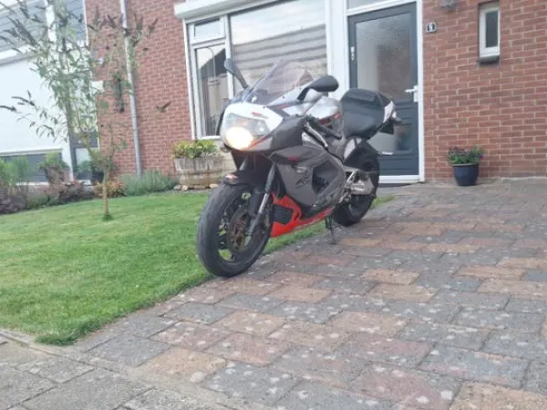 2003 Aprilia RSV Mille - € 2.500 (1/1)