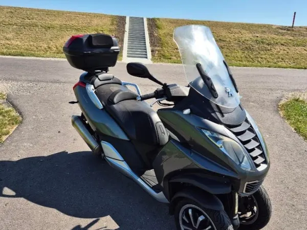 2016 Peugeot Metropolis Titanium Grijs - Prijs op aanvraag (1/1)