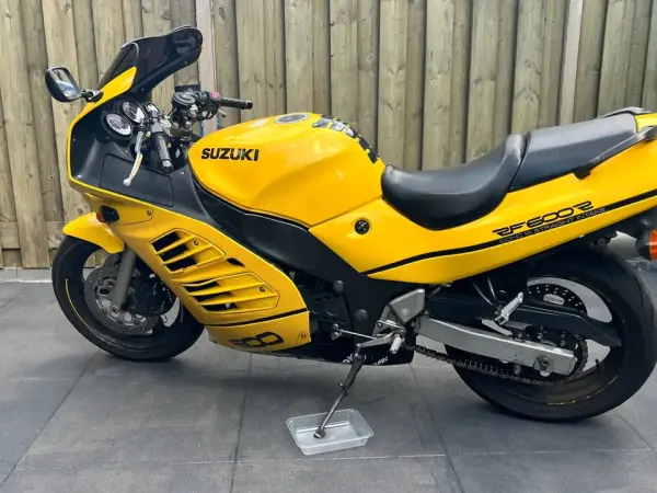 1996 Suzuki RF 600 - € 1.000 · Bieden (1/1)