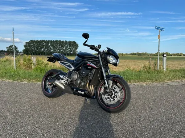 2019 Triumph Street Triple 765 RS | Matt Jet Black | 2019 - €8,750 · Bidding (1/1)