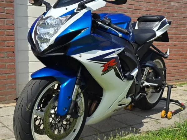 2011 Suzuki Gsxr 600 L1-2011-36.996 km - € 6.750 (1/1)
