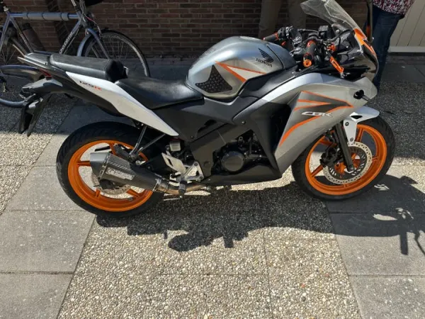 Bouwjaar onbekend Honda CBR 125 R - € 1.500 · Bieden (1/1)