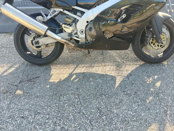 Year unknown Kawasaki zx9r 98 - €1,250 · Bidding (1/1)