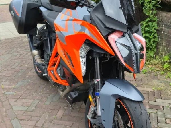 2022 KTM 1290 Superduke GT 2022 vol Opties - € 16.000 · Bieden (1/1)