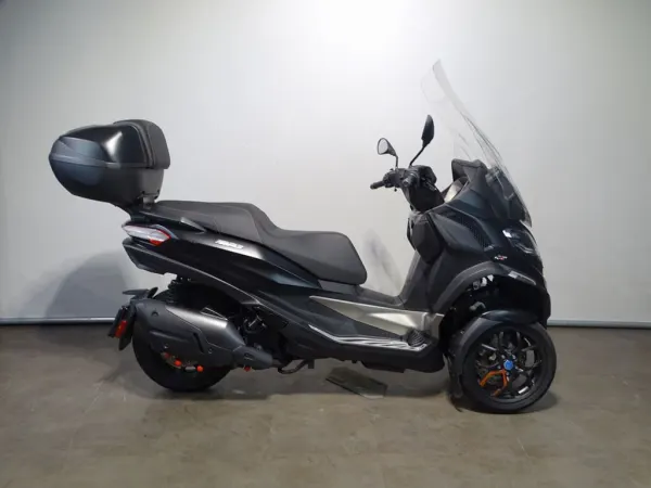2023 Piaggio MP3 530 HPE Advance Exlusive - € 9.990 (1/1)
