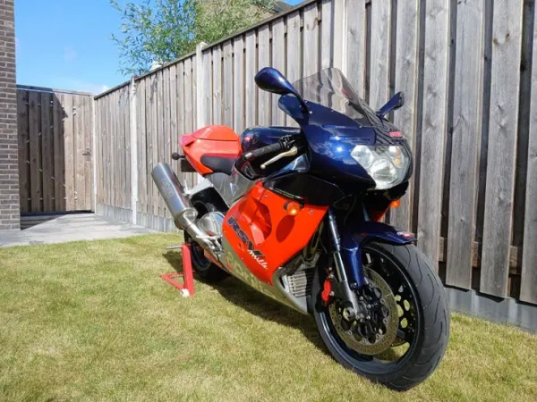 1999 Aprilia RSV Mille - € 2.400 · Bieden (1/1)